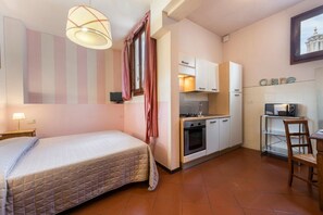 1 chambre, fer et planche à repasser, Wi-Fi gratuit, draps fournis