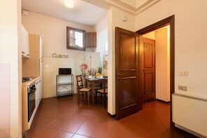 Fridge, microwave, oven, stovetop - Apartments Florence - Ariento David (Firenze)