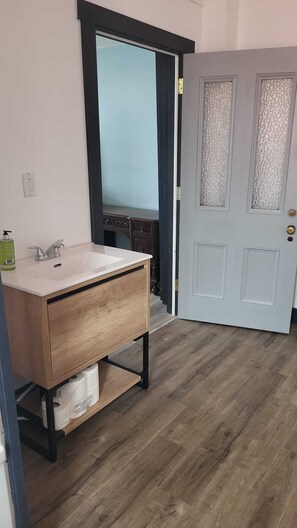 Habitació nupcial, 1 llit de matrimoni gran, vistes a l'oceà | Bany | Articles de tocador gratuïts, assecador de cabells, sabó i xampú