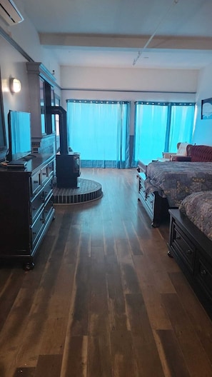 1 bedroom, Egyptian cotton sheets, premium bedding - Digby Sailboat Suites (Digby)