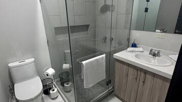 Dusche, Handtücher, Seife, Shampoo