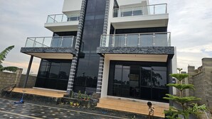 Exterior - A cozy  romantic private self contained room in the bushes of kitovu kitende  (Kampala)