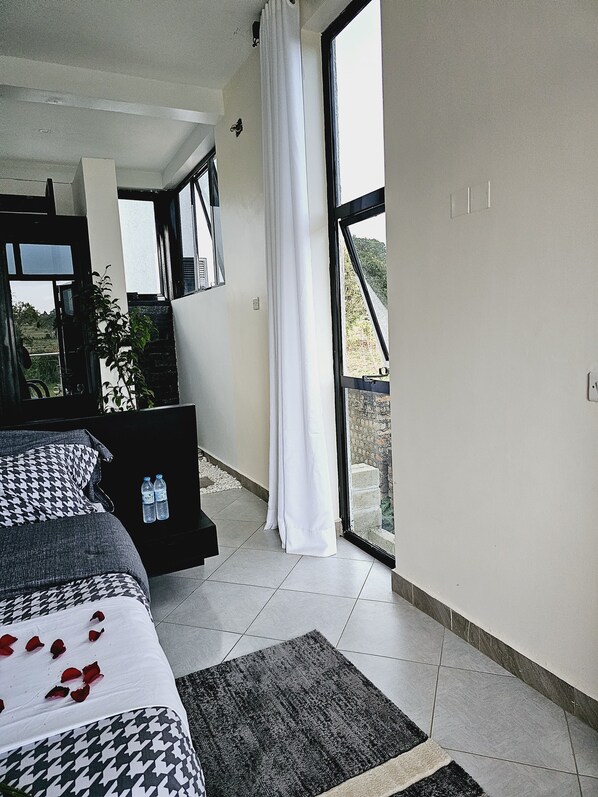 1 bedroom, desk, iron/ironing board, WiFi