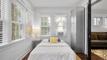 3 bedrooms, desk, iron/ironing board, travel crib