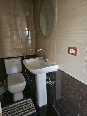 Hair dryer, bidet, towels, soap - Wide ,quiet apartment special views Close to the city . (Jiyeh)