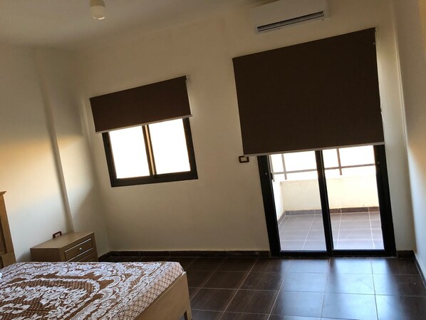 3 bedrooms, iron/ironing board, WiFi, bed sheets - Wide ,quiet apartment special views Close to the city . (Jiyeh)