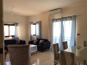 Smart TV - Wide ,quiet apartment special views Close to the city . (Jiyeh)