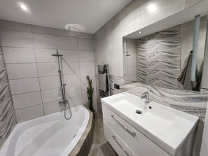 Douche, douche cascade, articles de toilette (gratuits)