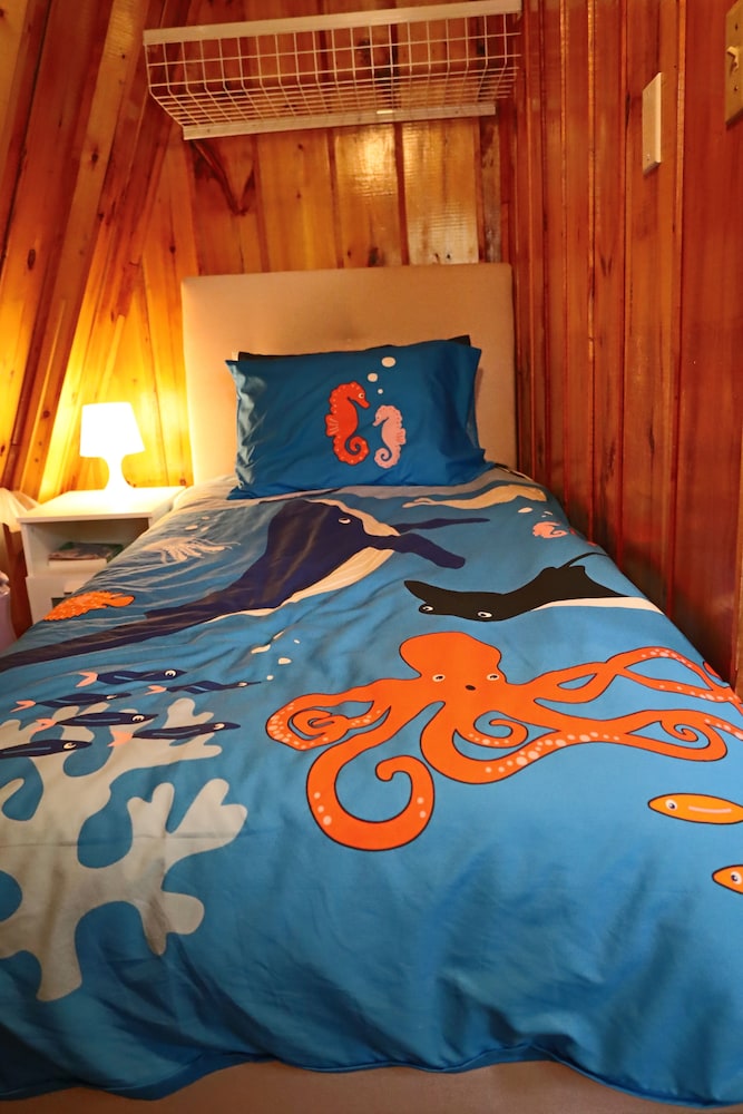 Lake front cottage with beach & dock (PetFriendly!) East Dalhousie Vrbo