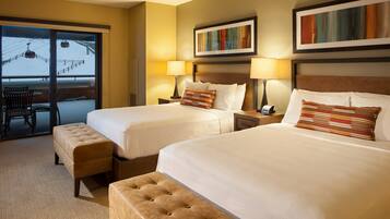 1 chambre, coffre-fort, fer et planche à repasser, lit de bébé portatif