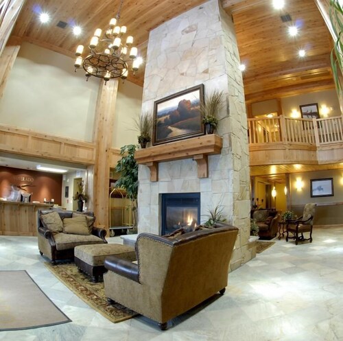 Cozy Living Space | Sauna + Hot Tub Access |