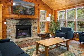 Smart-TV, Kamin, Arbeitsbereiche