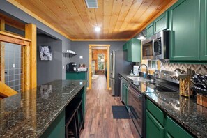 Fridge, microwave, oven, stovetop - 6 Bedrooms/On a Creek/Fire Pit/Hot Tub (Sevierville)