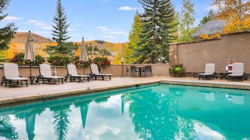 Een verwarmd zwembad