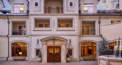 Spacious Luxury Suite | Rooftop Hot Tubs & Pool
