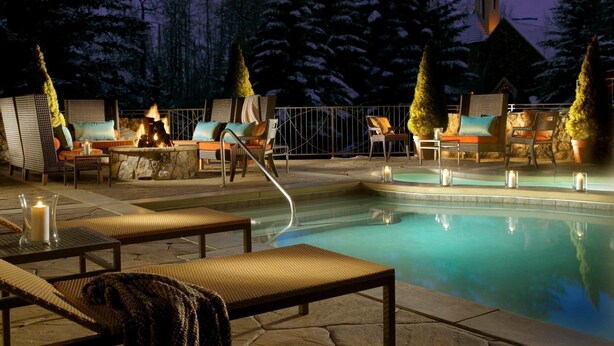حمّام سباحة مُدفَّأ