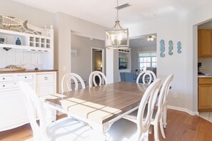 Dining - Oh Buoy! Bungalow- Family & Pet Friendly Beach House (Saint Augustine)