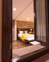 1 habitación, caja de seguridad en la habitación y escritorio 