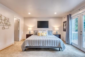 6 bedrooms, desk, iron/ironing board, free WiFi