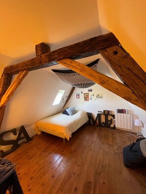 4 chambres, fer et planche à repasser, Wi-Fi gratuit, draps fournis