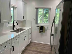 Private kitchen - Walk2Lake-Beautiful Cozy Getaway/Retreat for ALL! (Crestline)