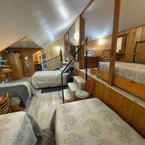 Room - Walk2Lake-Beautiful Cozy Getaway/Retreat for ALL! (Crestline)