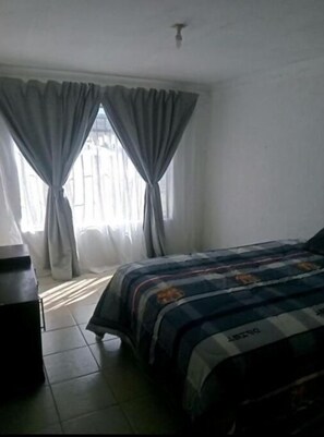 2 bedrooms, iron/ironing board, bed sheets - eManzini Guesthouse (Matibidi)