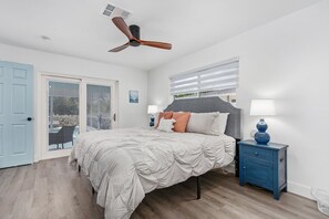 4 Schlafzimmer, Schreibtisch, Bügeleisen/Bügelbrett, Reisekinderbett
