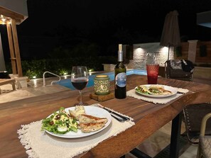 تناول الطعام بالخارج