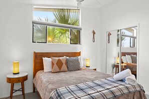 3 bedrooms, iron/ironing board, travel cot, WiFi - Stylish Scottsdale Home W/ Pool Heating! (Scottsdale)