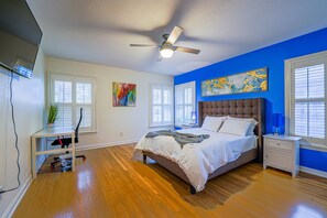 4 bedrooms, iron/ironing board, WiFi, bed sheets