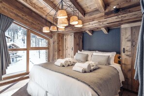 4 bedrooms, free WiFi, bed sheets - Chalet-appartement à 5 min des pistes | Jacuzzi (Val D'Isère)
