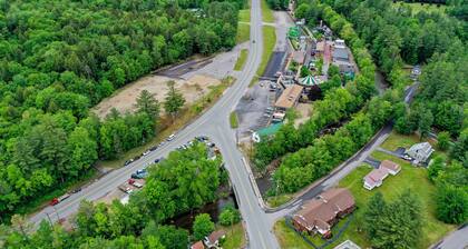 Charming and casual motel in a great location with shared resort amenities