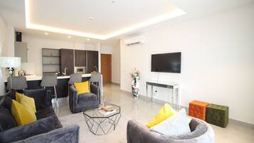 Classic Room | Living area | Flat-screen TV
