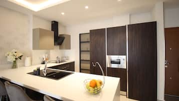 Classic Room | Private kitchen | Microwave, oven, stovetop, electric kettle