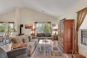 Televisión y chimenea