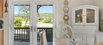 Lovely Home- near fine dining and pool area (Bret Harte Cottage)