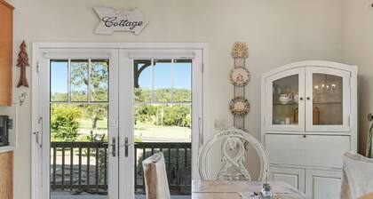 Lovely Home- near fine dining and pool area (Bret Harte Cottage)