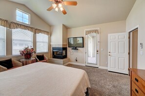 3 habitaciones, tabla de planchar con plancha, wifi y ropa de cama