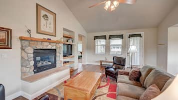 TV, fireplace, DVD player