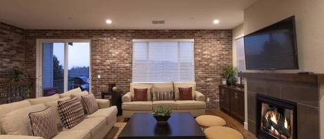 TV, fireplace
