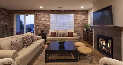 Gallery on the Green- Luxurious home with amazing golf course view!