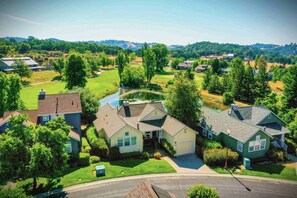 Exterior - Golden Rule Cottage-located on golfcourse (Angels Camp)