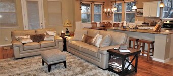 Beautifully furnished home with HOT TUB