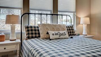 3 bedrooms, iron/ironing board, WiFi, bed sheets