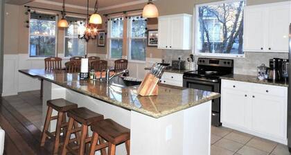 Beautifully furnished home with HOT TUB