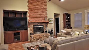 TV, fireplace