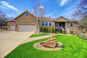 Exterior - Beautifully furnished home with HOT TUB (Angels Camp)