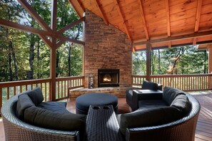 Property grounds - Peaceful River Hideaway - Nestled by the river in Coosawattee Resort! (Ellijay)
