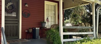 Wensel Cottage in downtown Natchez Walking distance to most shops & restaurants.